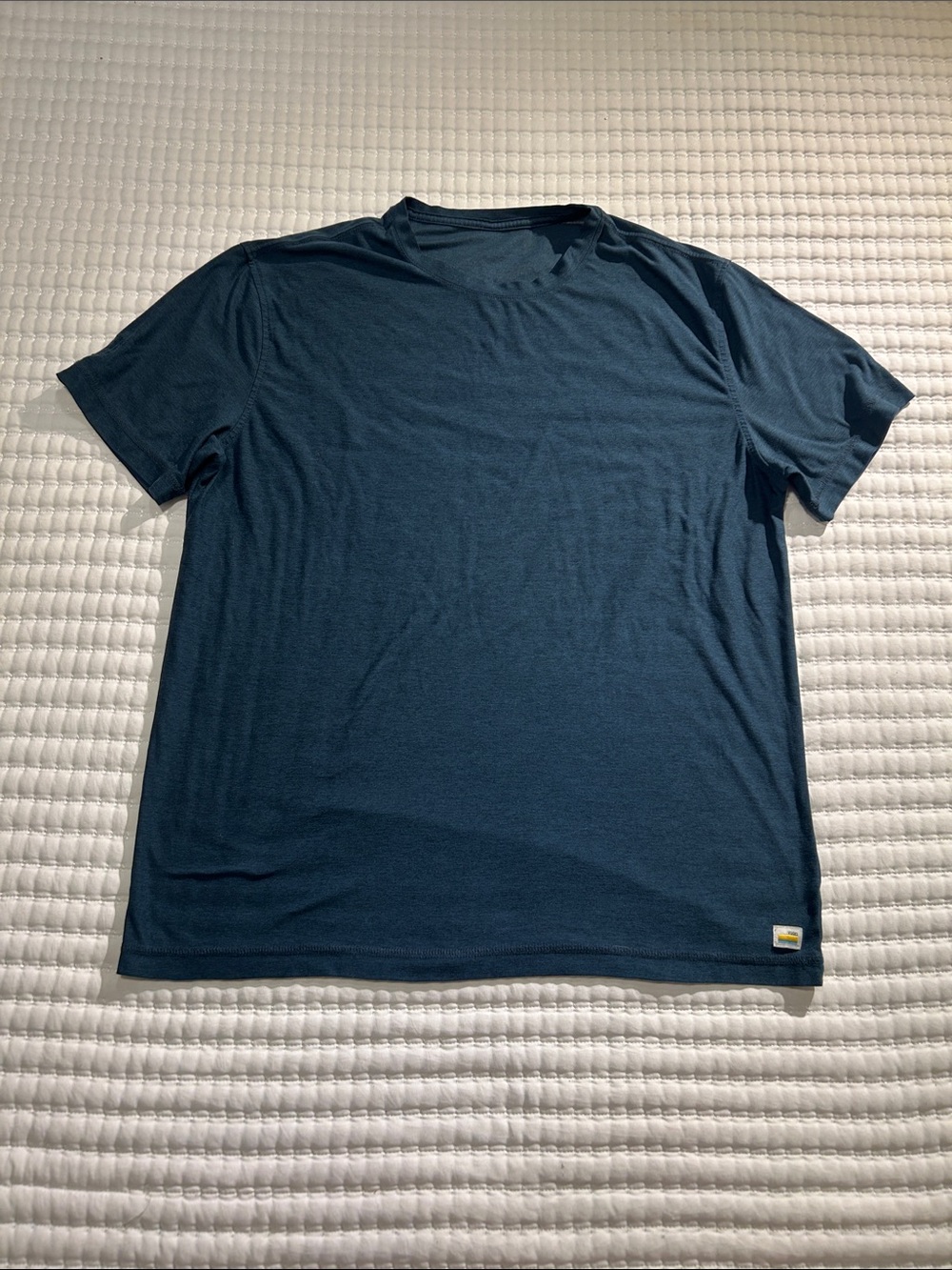 Vuori Men’s Short Sleeve Crew Tee in Deep Blue Large